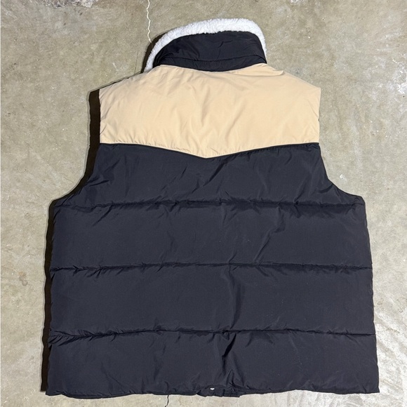 Levi's Black and Tan Puffer Vest - Picture 5 of 5